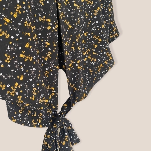 DYNAMITE Floral Cropped Top - Picture 6 of 11